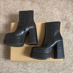 Steve Madden Women’s Black Cobra Heels